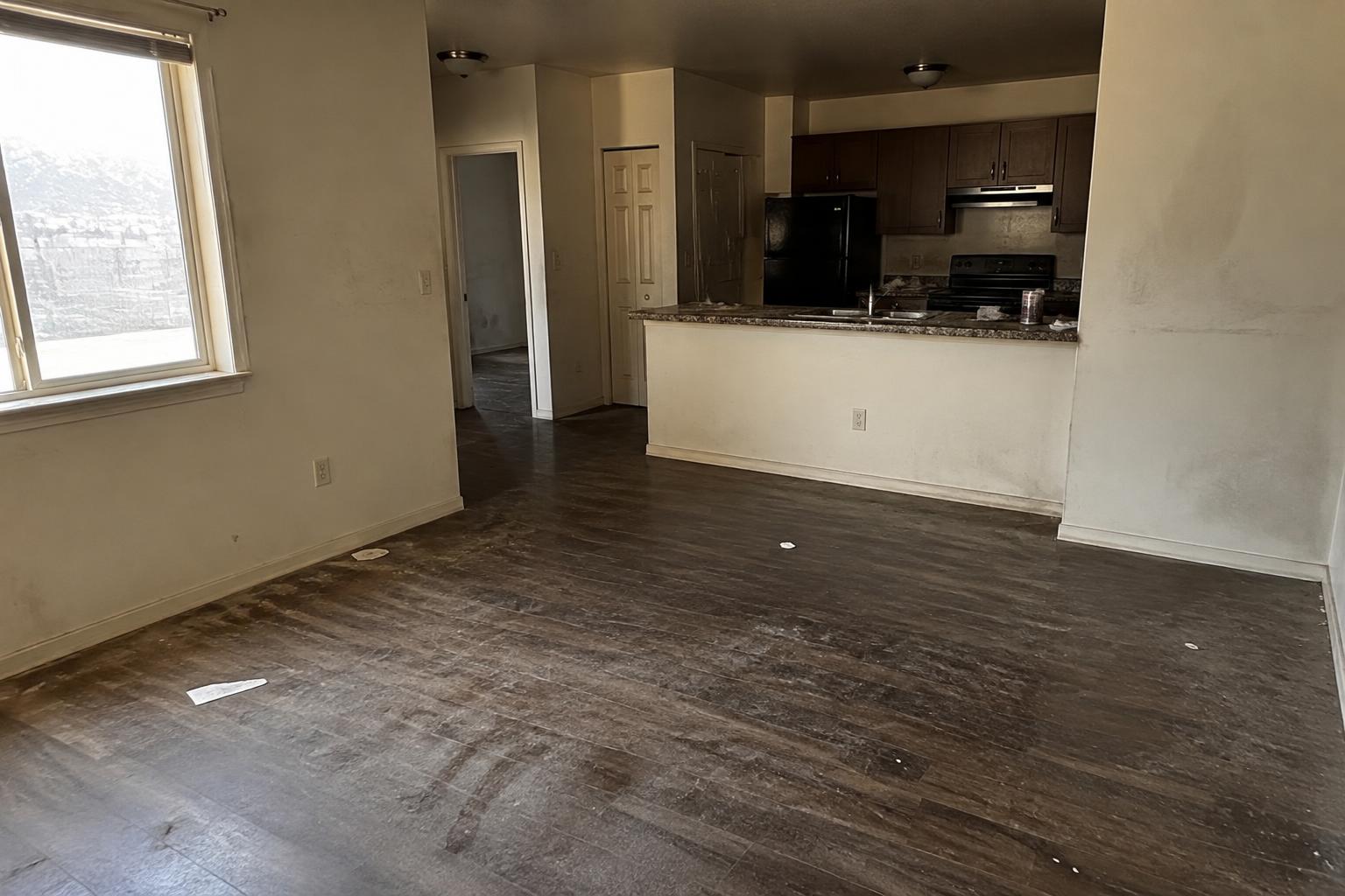 Move-out apartment — floors, walls & kitchen before cleaning